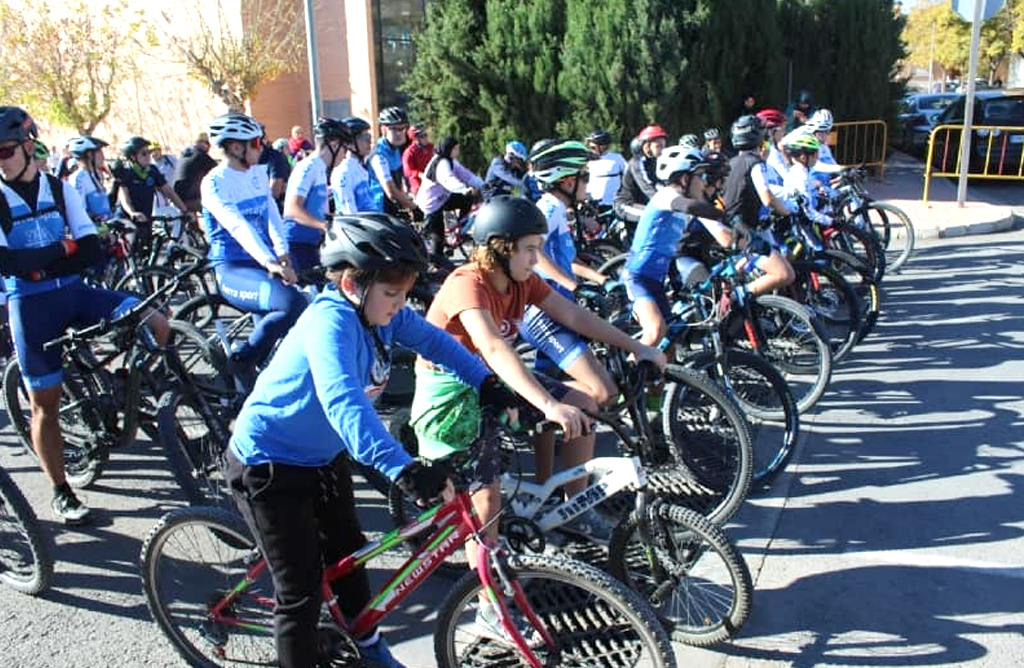 Más de 400 personas pedalearon en el Día de la Bicicleta